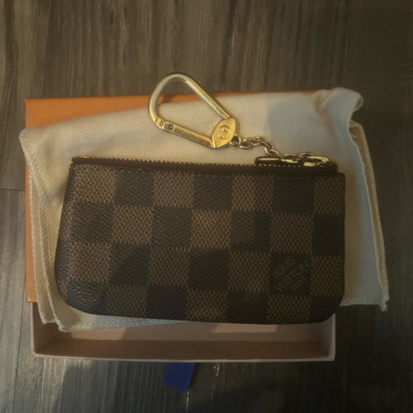 Louis Vuitton key pouch - Picture 4 of 5